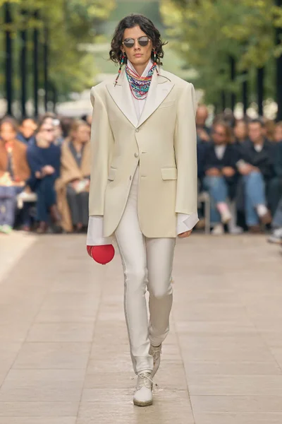 Look 15
